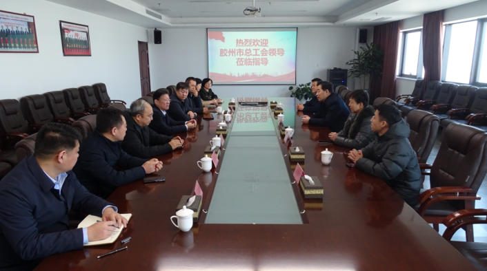 胶州市总工会党组书记、常务副主席陈文华一行来集团走访慰问劳模